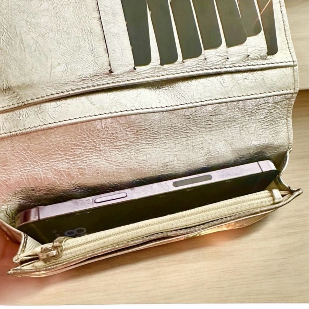 CHANEL Silver Bifold Wallet - Picture 10 of 12
